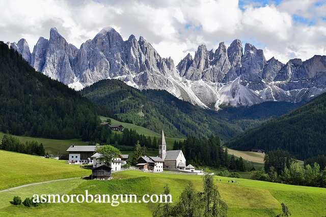 Menyelami Keindahan Pegunungan Dolomit Italia